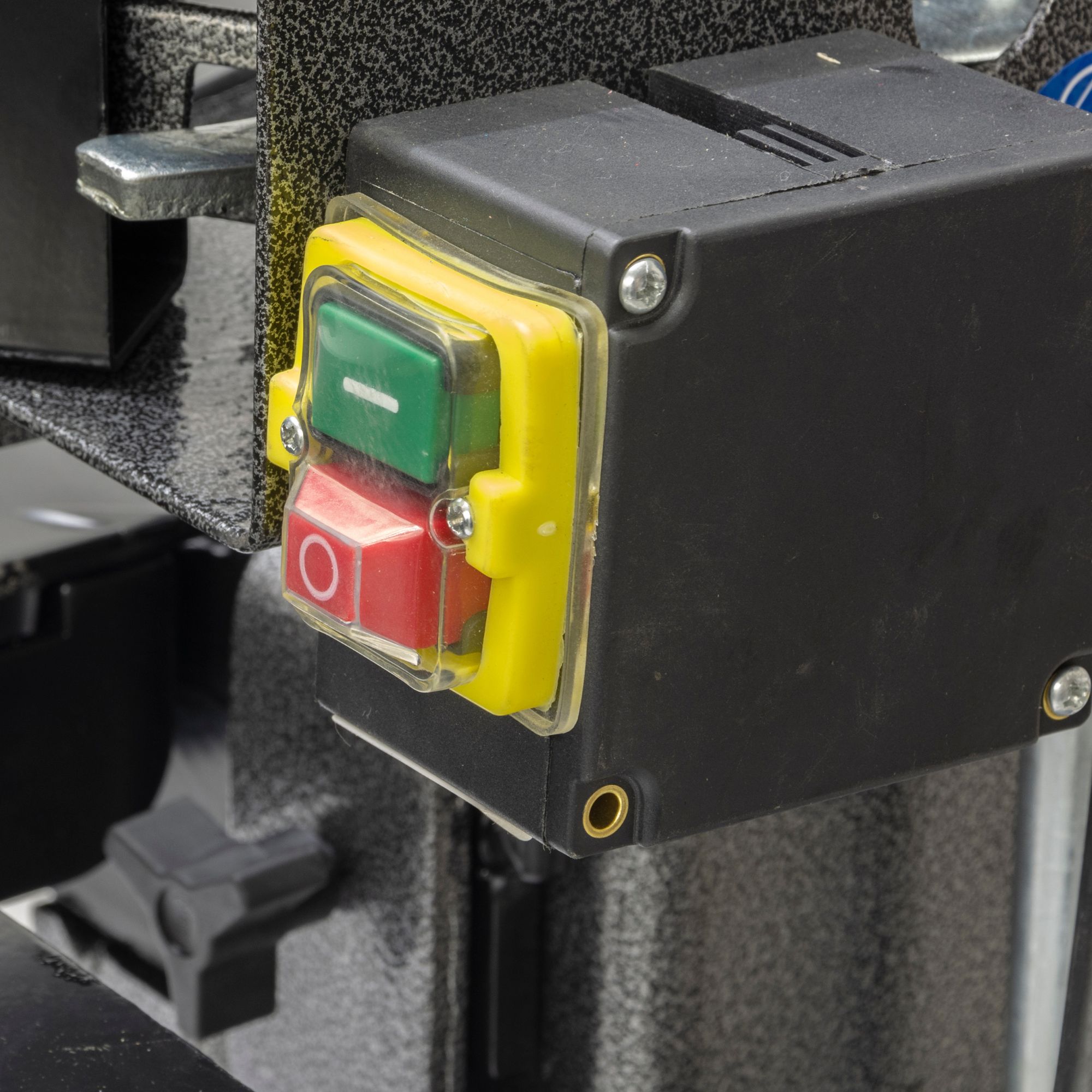 eeduro1yiw0.jpg - Mowers Online Industrial emergency stop button with green and red switches