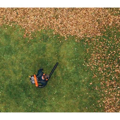 h0kmzn1bjco.jpg - Mowers Online Person using leaf blower on lawn
