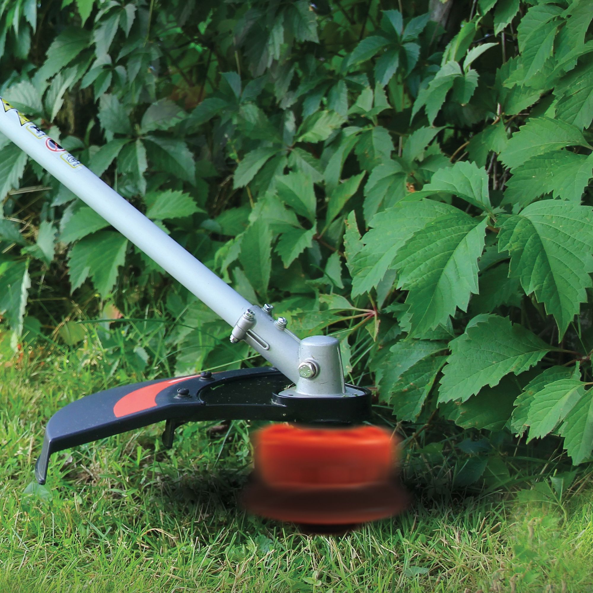 ibg45t10oeo.jpg - Mowers Online String trimmer with curved cutting head and handle